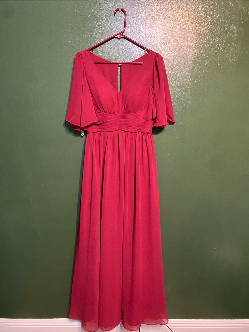 Elegant Fuchsia Maxi Dress with V-Neck & Flutter Sleeves
